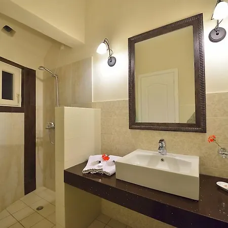 Pelican Hotel 2*